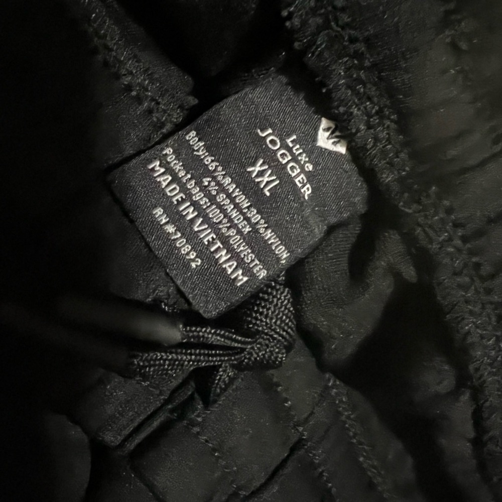 Members mark luxe joggers. Black, with zipper on side.
